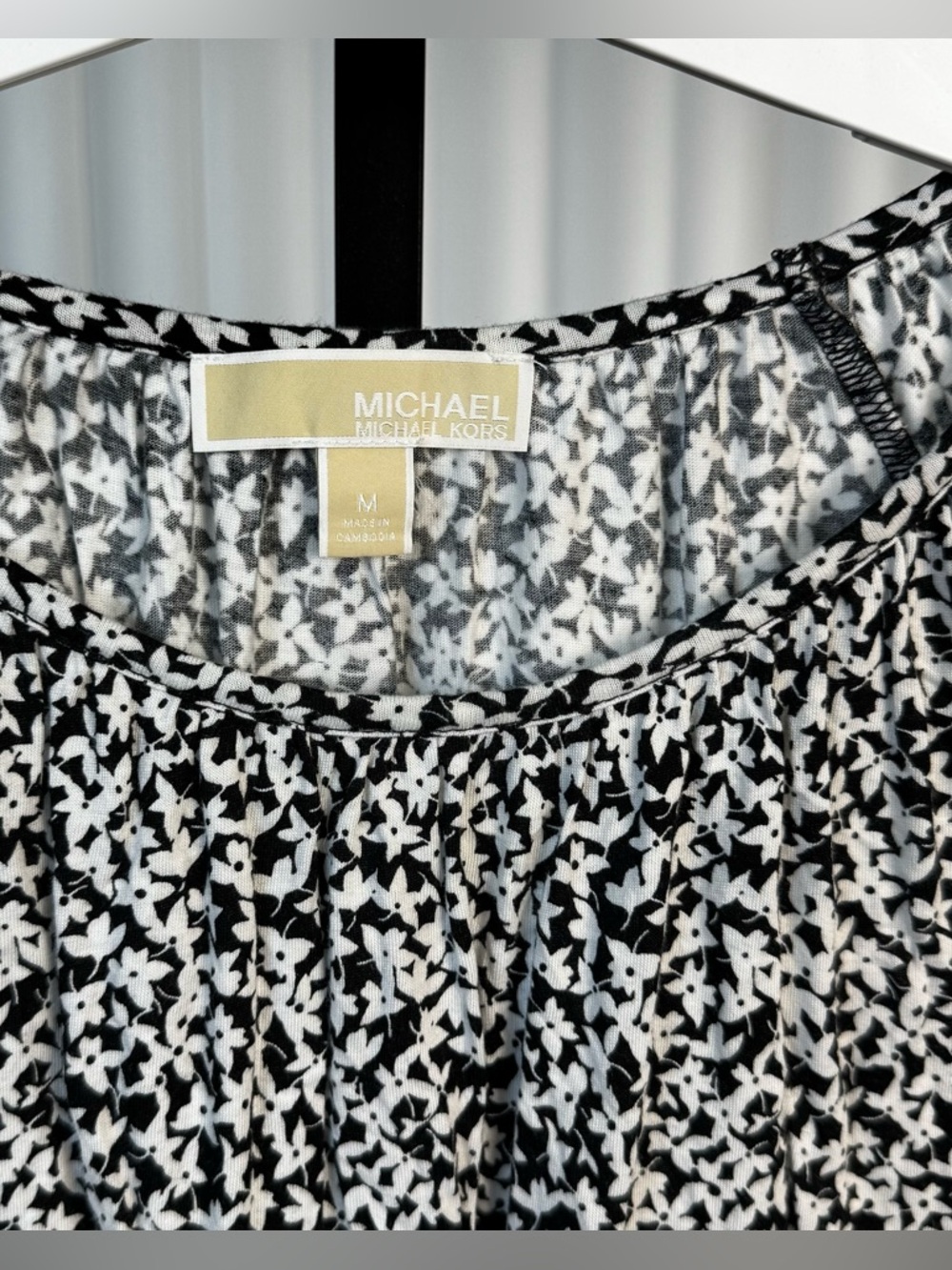 Michael Kors Black & White Floral Scoop Neck Blouse - Picture 4 of 10